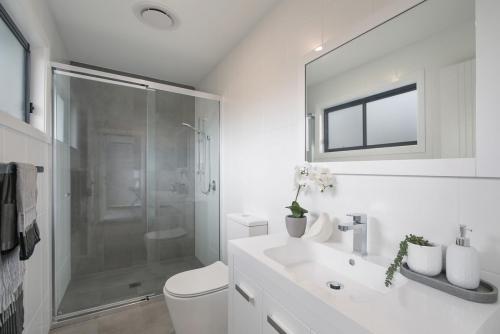 17 Melbourne Street - Bathroom 1